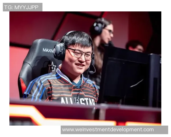 RNG成长之路：从高校联赛崭露头角到电竞巅峰的传奇历程